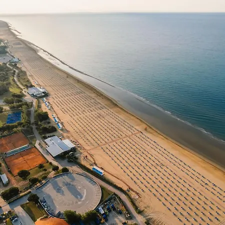 Apartment Bright Flat 50m From The Sea